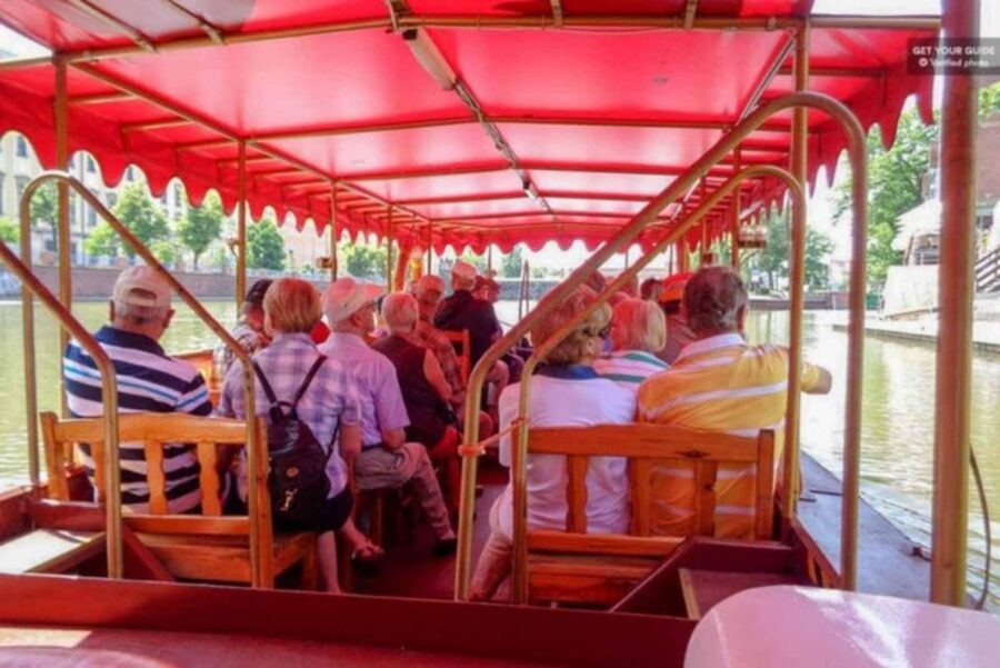 Wrocław: city walk with a professional guide and cruise - Oder River Gondola Cruise, What You Can Actually See