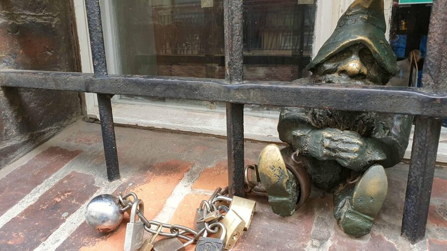 Wrocław: Following the dwarfs'. See the city differently! 2h - Wrocław’s dwarf trail: a smart twist on a first city walk
