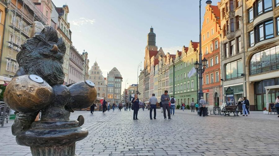 Wrocław: Following the dwarfs'. See the city differently! 2h - Market Square to Plac Solny: meet Moczymorda and get your bearings