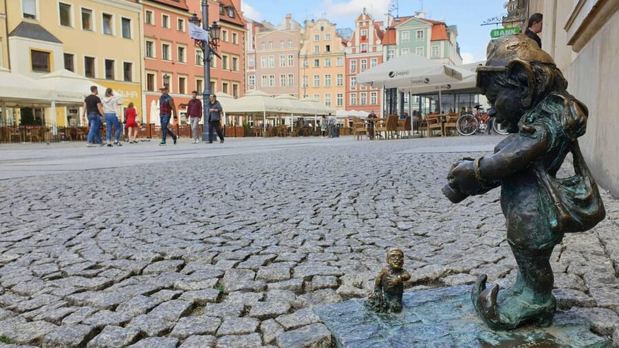 Wrocław: Following the dwarfs'. See the city differently! 2h - Fencer Fountain and the closing loop back to Piwnica Świdnicka