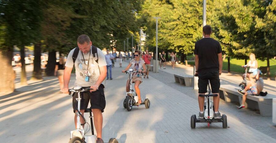 Wroclaw: Grand E-Scooter Tour - Nowy Targ Square to the Panorama of Racławice area