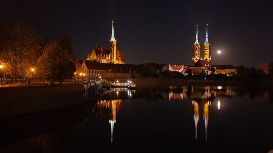 Wroclaw: Guided City Night Tour (2 hours) - How Wrocław’s night lighting makes the city feel personal