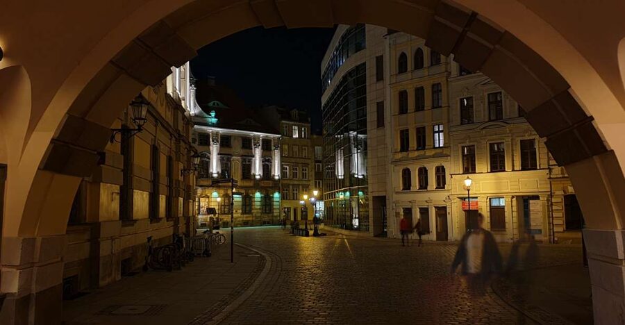 Wroclaw: Guided City Night Tour (2 hours) - Market Square and Elisabeth Church, where the story starts