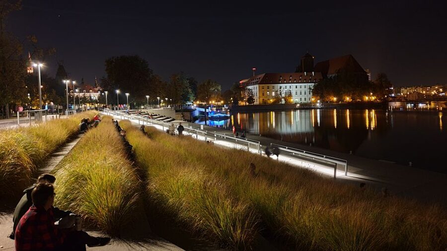 Wroclaw: Guided City Night Tour (2 hours) - Optional summer night gondola from the Kardynalska dock, and what to expect