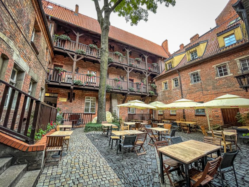 Wrocław: Old Town and Ostrów Tumski Walking Tour in English - How the pace works in real life