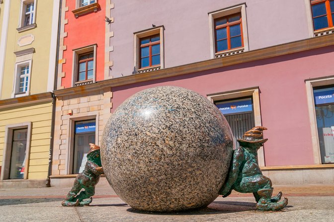 Wroclaw Old Town Guided Walking Tour - Jaś i Małgosia, also called Hansel and Gretel: the archway story