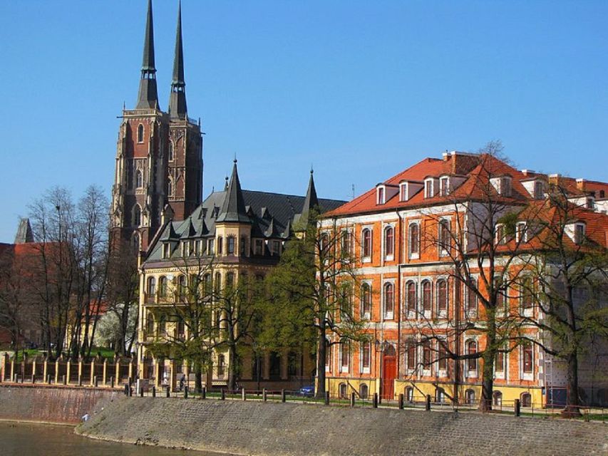 Wrocław: Ostrów Tumski and Old Town Highlights Private Tour - Market Square, Town Hall, and the Old Town rhythm (4-hour option)