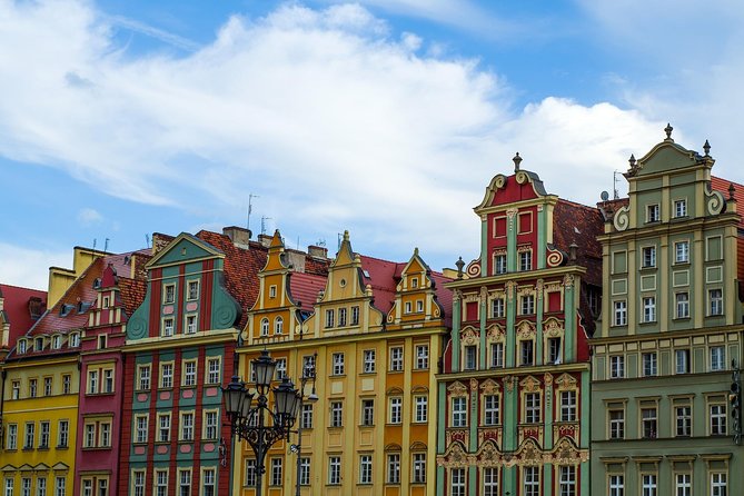 Wroclaw: Ostrow Tumski & Old Town Highlights Private Walking Tour - The river moments: bridges, boats, floating spots, and easy photos