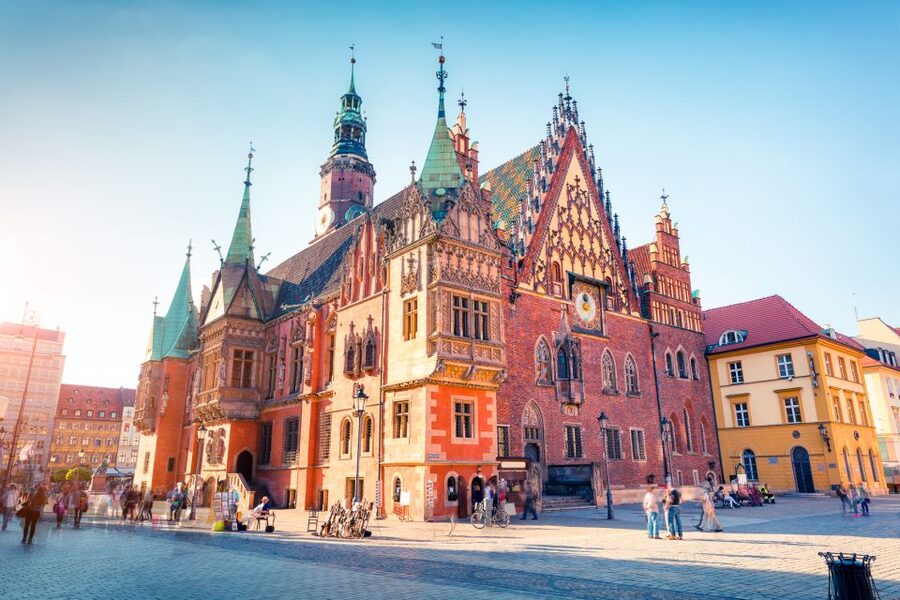 Wroclaw: Private Old Town Guided Walking Tour (2 hours) - Market Hall (Hala Targowa) and regional food without derailing your time