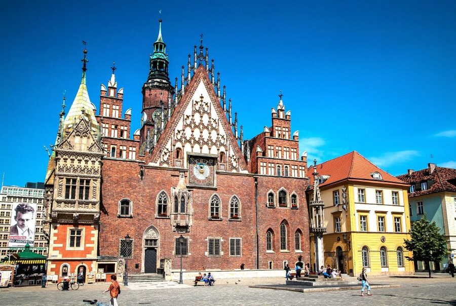 Wroclaw Private Old Town Guided Walking Tour - How the guide makes it feel private, not scripted
