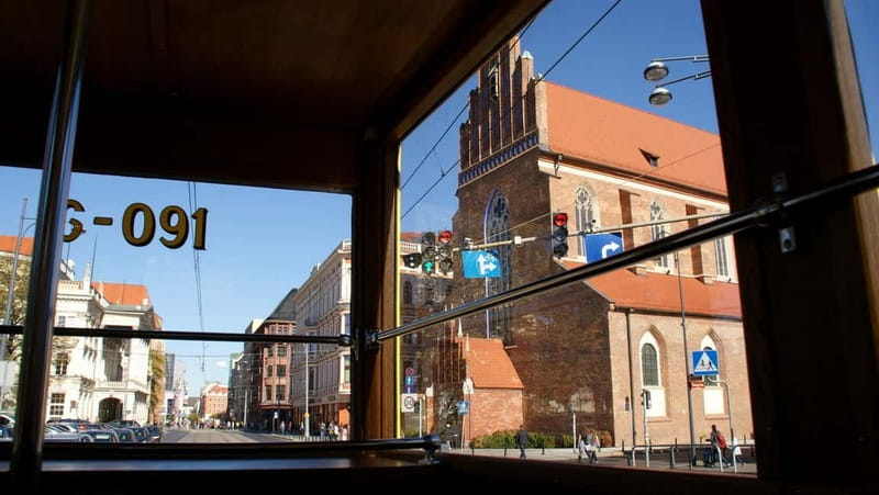 Wroclaw: Private Tour by smal Historic Tram (1,5h, 16 seats) - Ostrów Tumski and Cathedral Island: seeing Wrocław from the river perspective