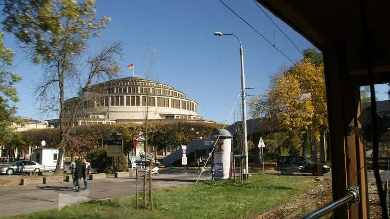 Wroclaw: Private Tour by smal Historic Tram (1,5h, 16 seats) - Pergola, fountain show season, and bridge viewpoints for fast photo wins