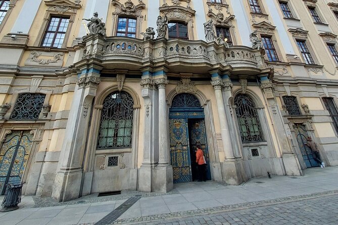 Wrocław’s Old Town: A Self-Guided History Tour - Bridges Over the Oder: Sand Bridge and Lovers Bridge Padlocks