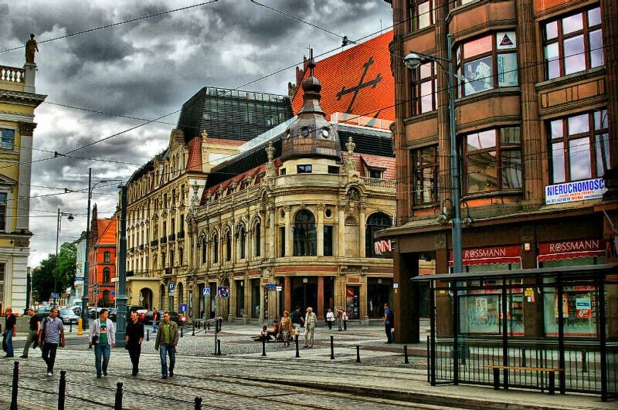 Wroclaw: Secrets of Wroclaw Walking Tour (2 hours) - Meeting at Piwnica Świdnicka, Market Square start