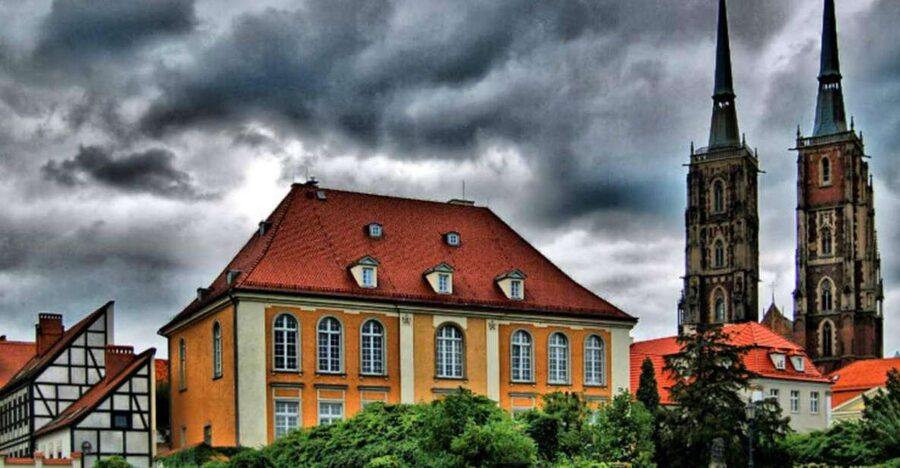 Wroclaw: Secrets of Wroclaw Walking Tour (2 hours) - Odra River perspectives toward Ostrów Tumski