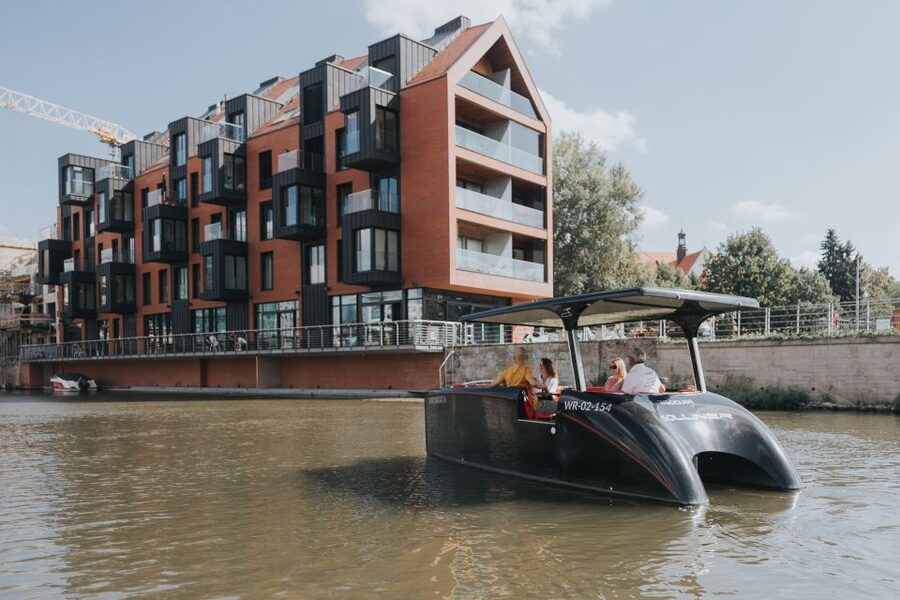Wroclaw: Solar Catamaran Cruise on the Odra River - Key stops you’ll spot: Hala Targowa, Piaskowy Bridge, and university river icons