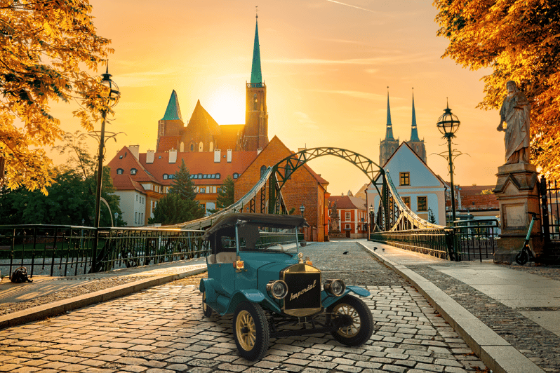 Wrocław: Tour of the Old Town in an Imperial E-car - A 1920s electric ride through Wrocław’s two iconic areas