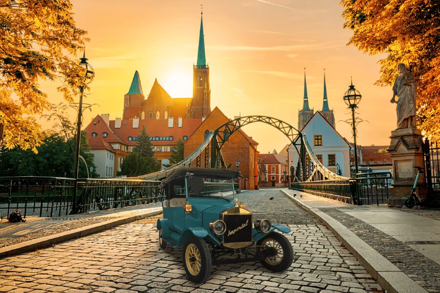 Wrocław: Tour of the Old Town in an Imperial E-car - The retro car experience: style, comfort, and weather reality