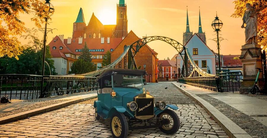 Wrocław: Tour of the Old Town in an Imperial E-car - Pickup where you want, and why the driver matters here
