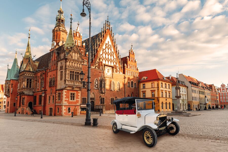 Wrocław: Tour of the Old Town in an Imperial E-car - Should you book this Imperial E-car Old Town tour?