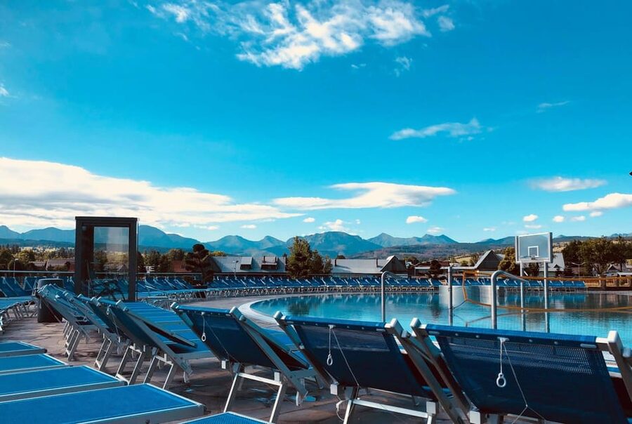 Zakopane: Chocholow Thermal Pools Entry with Hotel Transfer - Non-swimmers and the one clear limitation