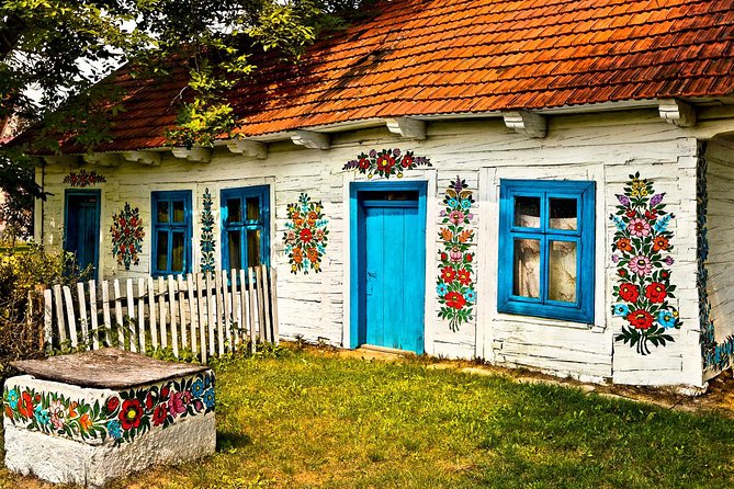 ZALIPIE - painted village, unique PRIVATE tour from Krakow - Dom Malarek: A Private House, a Garden, and Handmade Souvenirs