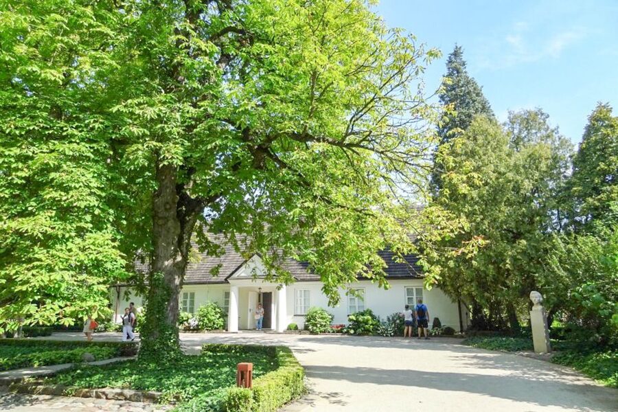 Zelazowa Wola: Frederic Chopin Half-Day Private Tour - The botanical garden behind the manor: where the pace changes